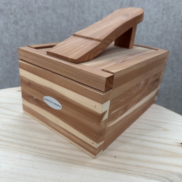 Johnston & Murphy Cedar Shoe Shine Valet Box Brush Cream Polish Restorer Kit - Picture 2 of 10